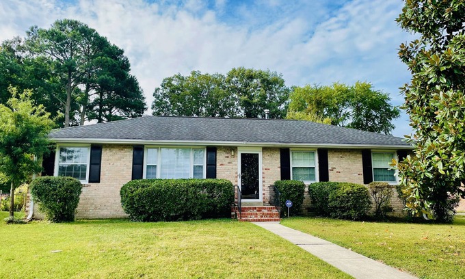 Richmond House | Beautiful, cozy ranch home! Private backyard!