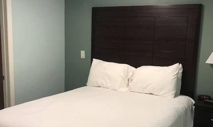 Ocean View Halifax Estates Condo | Beautiful Daytona Beach Queen Suite!