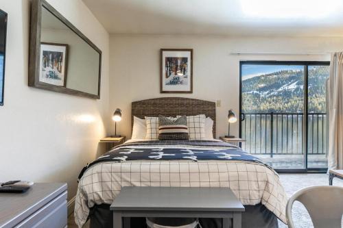 Truckee House | Beautiful Deluxe Studio w/Lake View #245 at Donner Lake Village