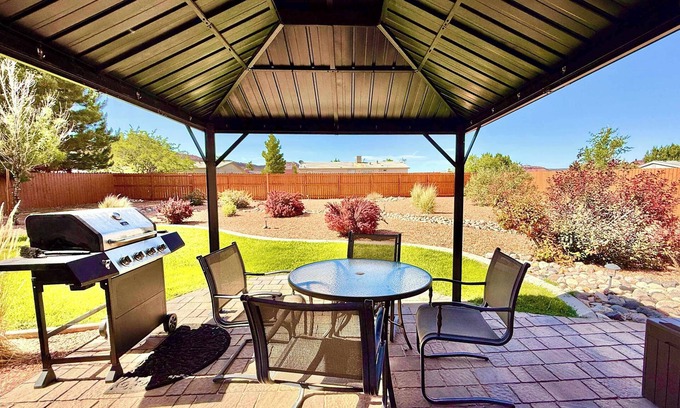 Kanab House | Beautiful Family and Pet-Friendly Home Near National Parks with NEW Hot Tub