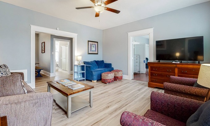 San Jacinto Apartment | Beautiful, family-friendly retreat 4 blocks from the beach!