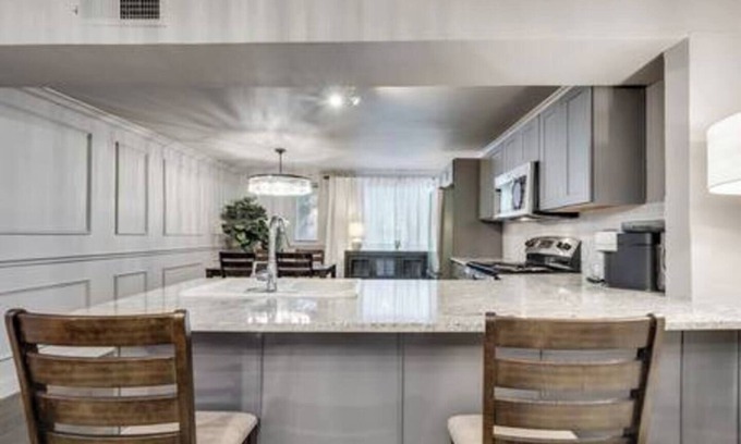 Old East Dallas Condo | Beautiful first-floor 2BR/1.5BA condo near White Rock Lake with resort-style pool, Hot tub, cold plunge pool, led therapy bed, dry sauna and outdoor cardio room