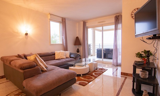 Les Termes Apartment | Beautiful apartment with panoramic sea view in Mandelieu