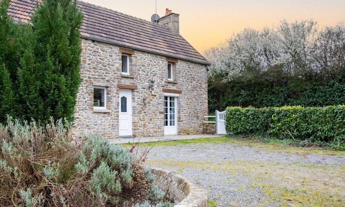 Saint-Lo-d'Ourville House | Beautiful private villa for 10 guests with WIFI, TV, patio and pets allowed