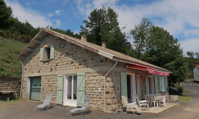 Usclades-et-Rieutord House | Beautiful private villa for 4 guests with TV, terrace, pets allowed and parking