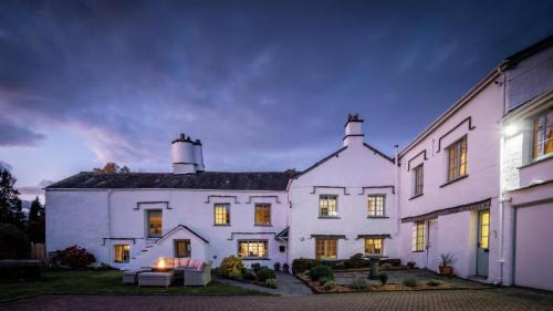 Bowness-on-Windermere House | Beautiful Grade 2 listed building- Single Dwelling