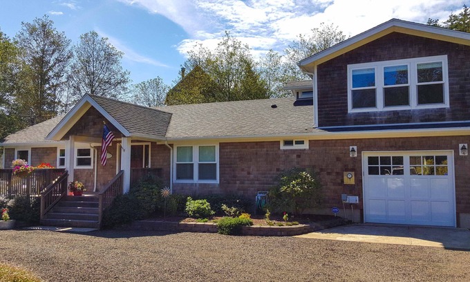 Netarts House | Beautiful Garden home by the Bay!