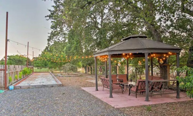 Sonoma House | Beautiful Gated Winemaker’s Estate 1 mi to Historic Sonoma Town Square