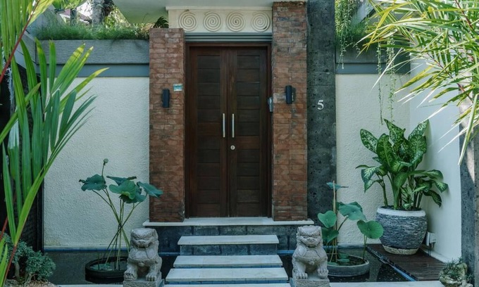 Buwit Villa | Beautiful Guestroom in Canggu with Balcony