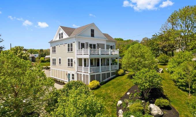 Mystic - New London House | Beautiful Harbor view home w/2 decks, walking distance to the center of Mystic.