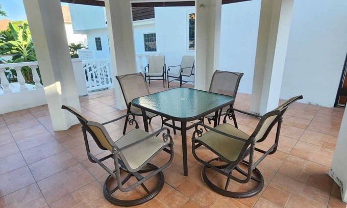 Tower Isle Apartment | Beautiful hideaway one bedroom apartment