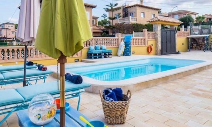 Badia Gran House | Beautiful Holiday Home “La Playita” with Pool, Terrace, Air Conditioning & WiFi; Parking Available in the Street, Pets Allowed