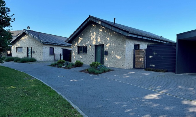 Barssel House | Beautiful holiday home with sauna on Lake Harkebrügger near Oldenburg