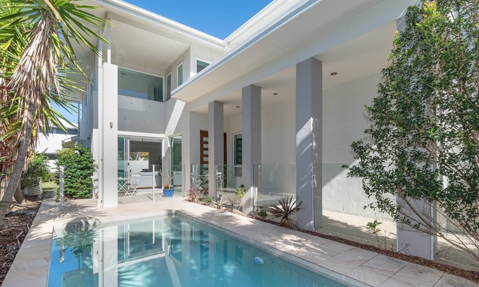 Yaroomba Villa | Beautiful home by the beach with resort style facilities.