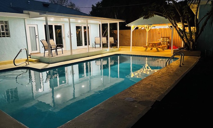 Vero Beach House | Beautiful Home Game Room + Guest House + Heat Pool & Jacuzzi Vero beach RENT88