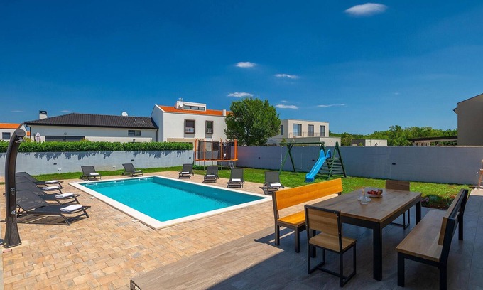 Bale House | Beautiful home in Bale