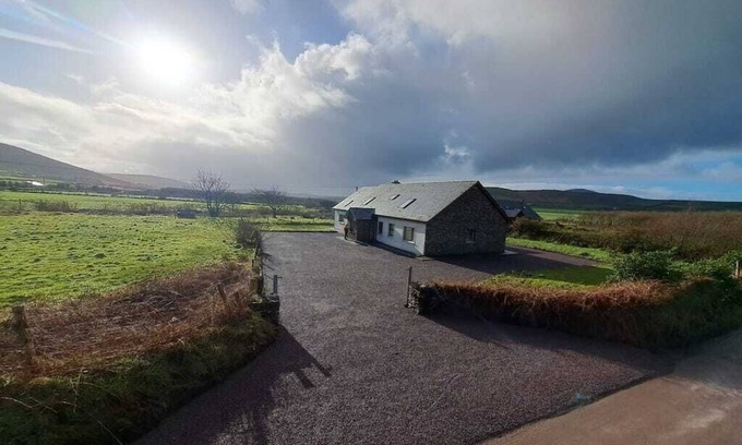 Ballydavid House | Beautiful Home in Dingle