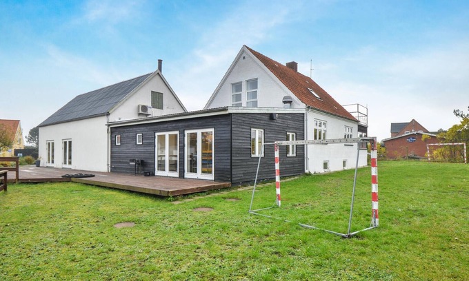 Bønnerup Strand House | Beautiful home in Glesborg with WiFi