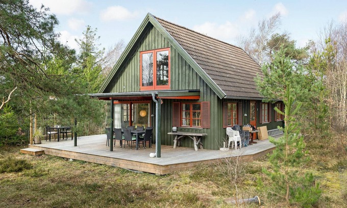 Hojby House | Beautiful home in Højby with WiFi