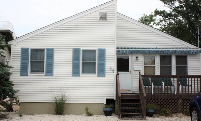 Holgate House | Beautiful Home in Holgate 0.1 Miles From The Beach!
