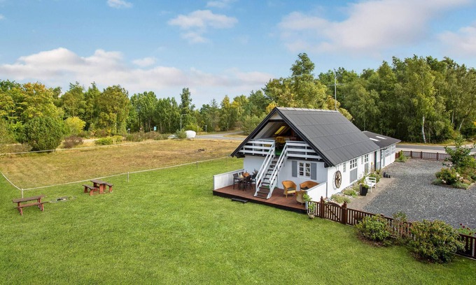 Læsø House | Beautiful home in Læsø with kitchen