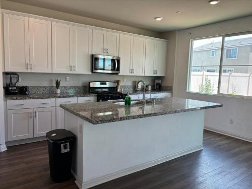 Moreno Valley House | Beautiful Home in Moreno Valley