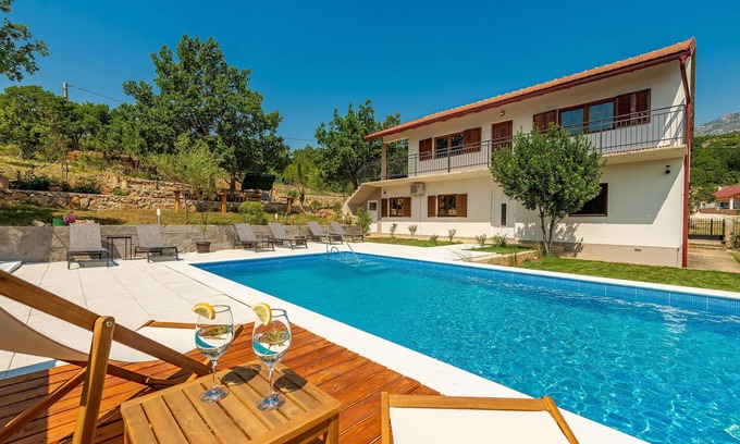 Obrovac House | Beautiful home in Muskovci with WiFi