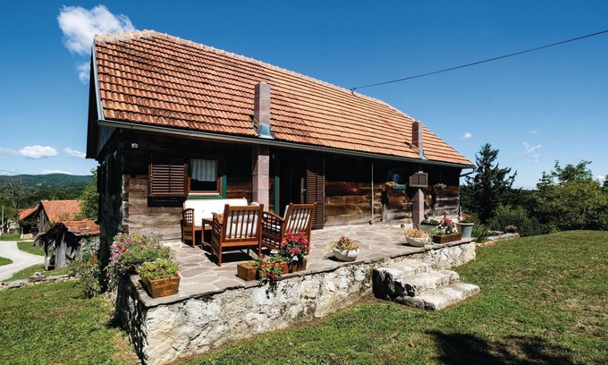 Ozalj House | Beautiful home in Ozalj with WiFi