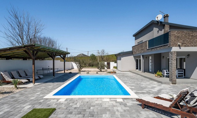 Stankovci House | Beautiful home in Stankovci with WiFi