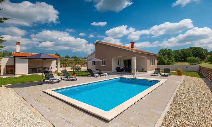 Jakovici House | Beautiful home in Tinjan