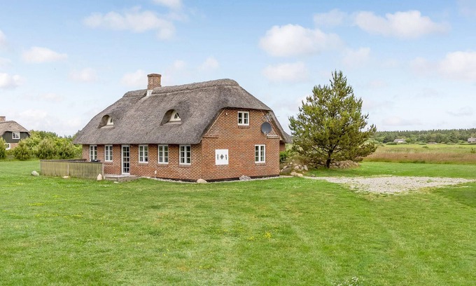 Øhuse House | Beautiful home in Ulfborg with kitchen