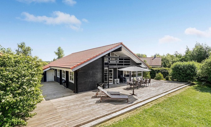 Marielyst House | Beautiful home in Væggerløse with sauna