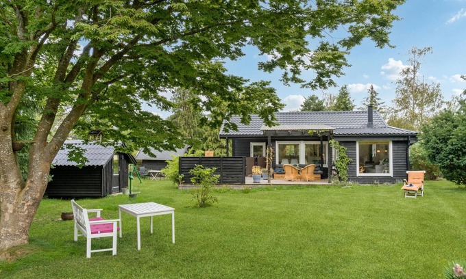 Hoensinge House | Beautiful home in Vig with WiFi