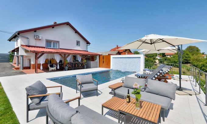 Jalzabet House | Beautiful home in Vrtlinovec with sauna