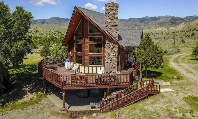 Alder House | Beautiful home near the Ruby River