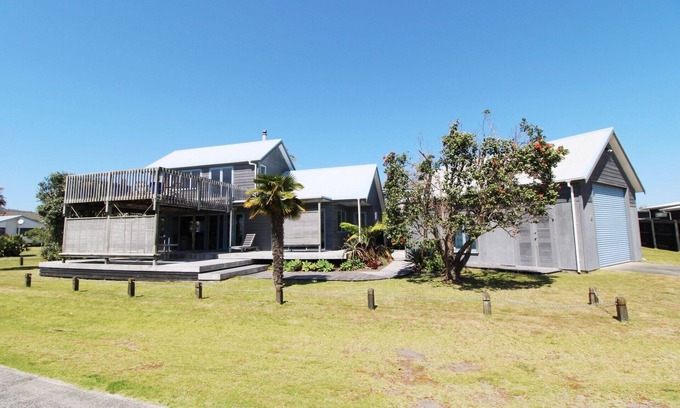 Matarangi House | Beautiful home 1 minute from the beach