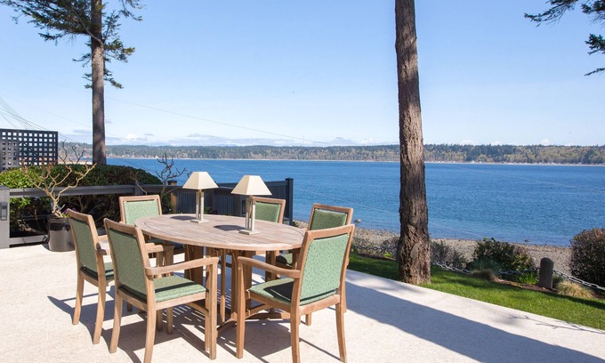 Campbell River House | Beautiful Home with Unobstructed Ocean View