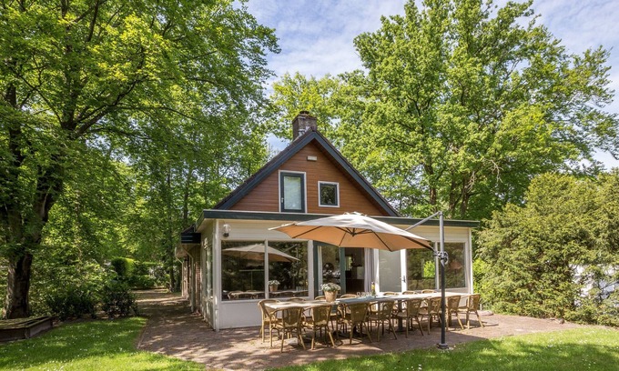 De Bult House | Beautiful home with lots of privacy, in the forest