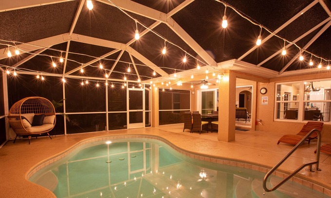 Jacarandas House | Beautiful Home with Heated Salt Pool,☆ 4BR 2br! North Cape-coral! ❤️