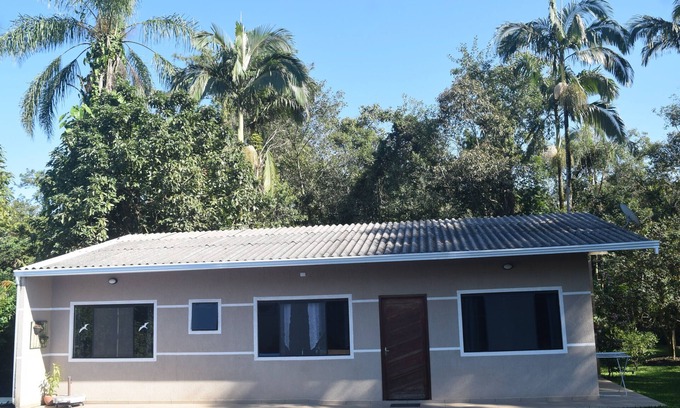Morretes Cottage | Beautiful House! Enjoy nature and cool off in the pool.