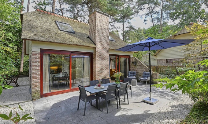 Rekem House | Beautiful house in the woods on park by water