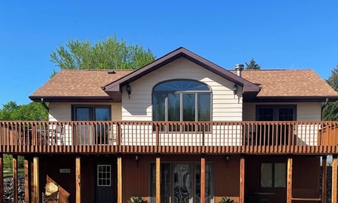 Platte House | Beautiful house located within 1/4 mile of the Missouri River