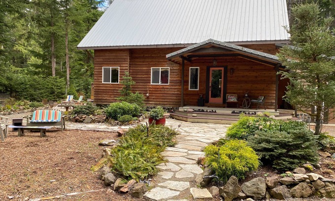 Enumclaw House | Beautiful House near Mt. Rainier National Park and Crystal Mountain Ski Resort