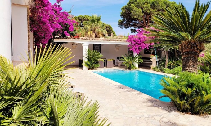 Plage de la Garonnette House | BEAUTIFUL HOUSE, PRIVATE POOL, 150 M FROM THE SEA, AIR-CONDITIONED GOLF DE SAINT TROPEZ