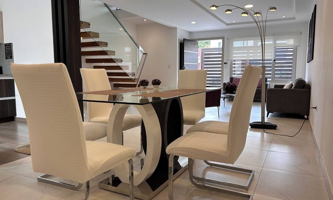Cuenca House | Beautiful house+suite: Convenient, comfortable, safe, well located, garage, barbecue area