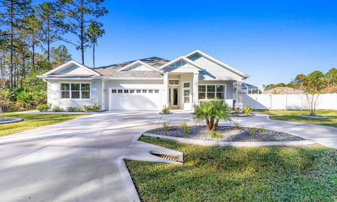 Palm Coast House | Beautiful house with heated pool, full kitchen, central AC, and washer/dryer