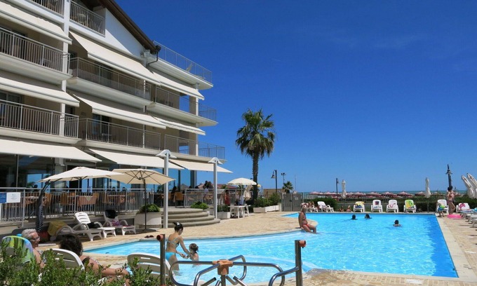 Roseto degli Abruzzi Apartment | Beautiful apartment for 4 people with A/C, pool, internet, TV, terrace and pets allowed