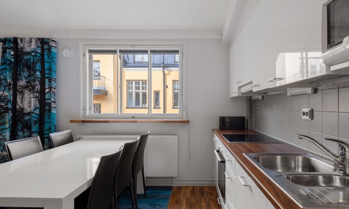 Punavuori Apartment | Beautiful Jugend Penthouse WeHost @Iso Roobertinkatu
