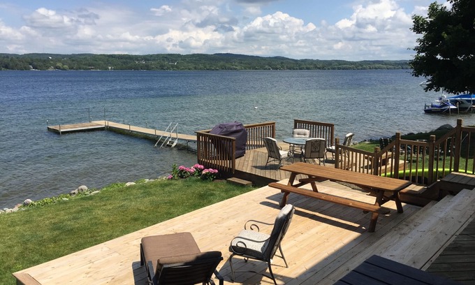 East Jordan House | Beautiful Lake Charlevoix Waterfront Getaway! Toys, Kayaks And All You Need!
