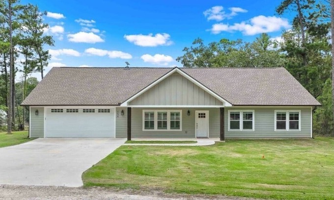 Brookeland House | Beautiful lake home in heart of Rayburn Country!